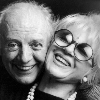 Dario-Fo-Franca-Rame-1995-Abbraccio-foto-di-Guido-Harari-Milano-e1560418290467.jpg